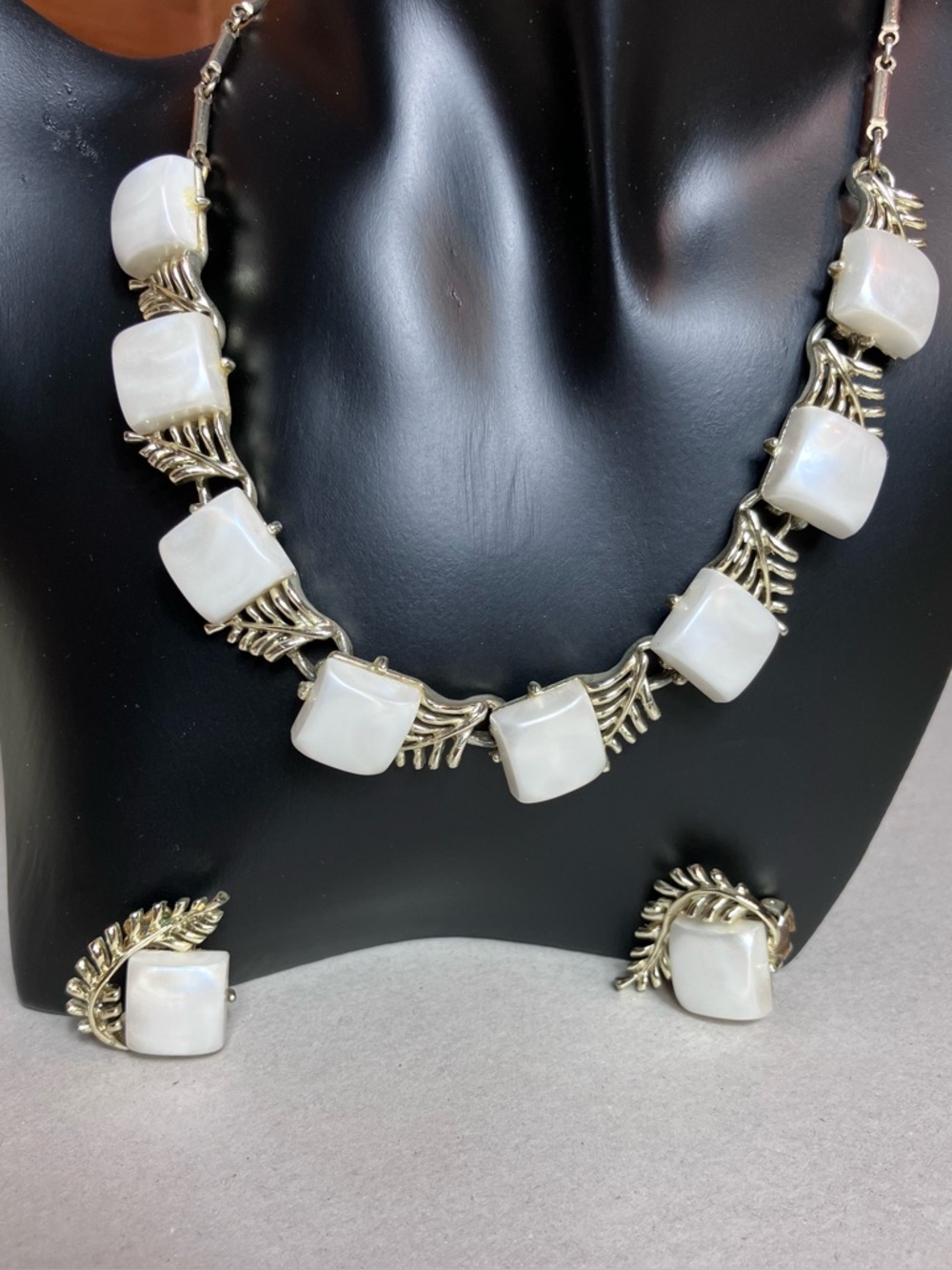 VTG Coro White iridescent Gold/ Silver tone Leaf Necklace & Earring Set